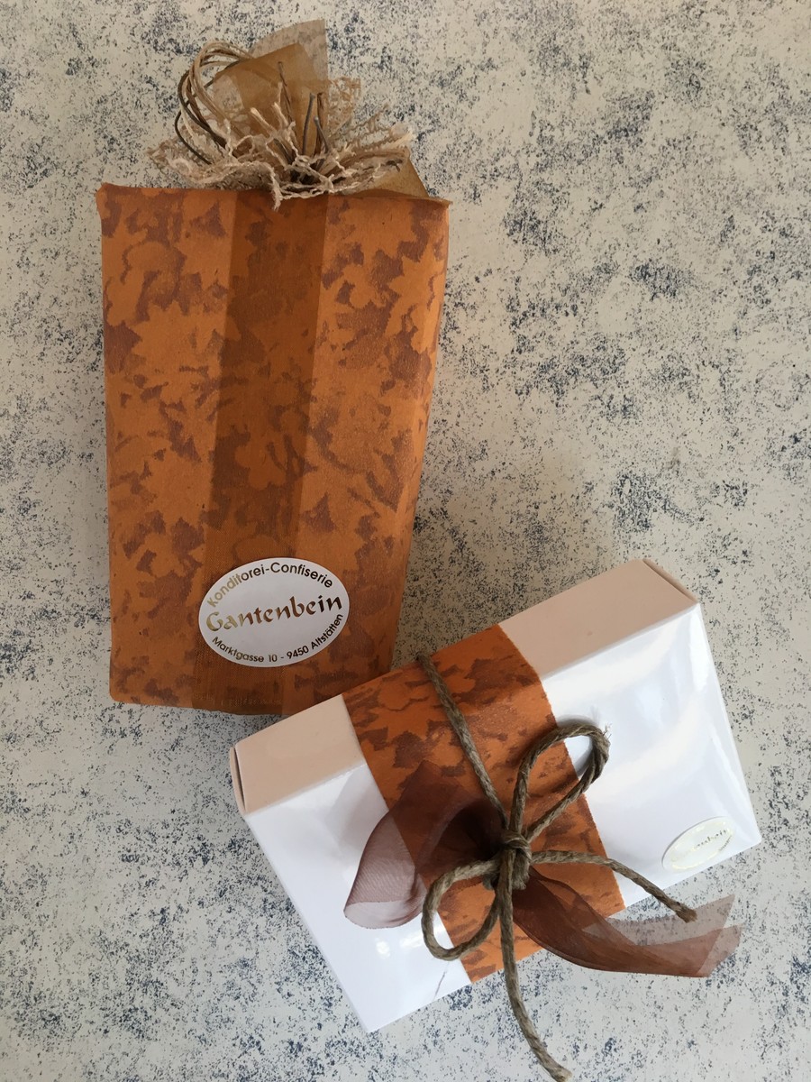 Hausgemachte Pralinés und Truffes im Gantenbein-Geschenkpapier