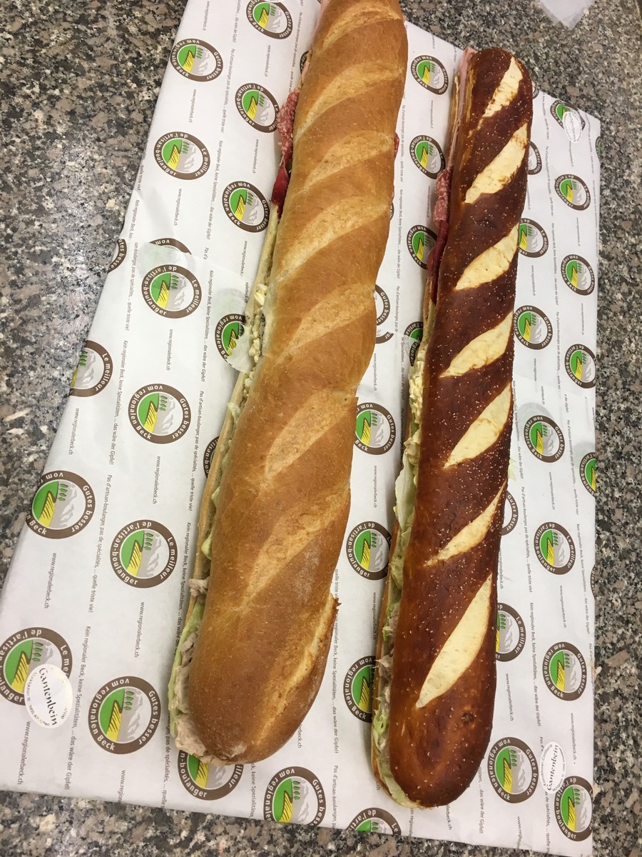 Frische Snacks: Eingeklemmte, Canapés und Bretzel
